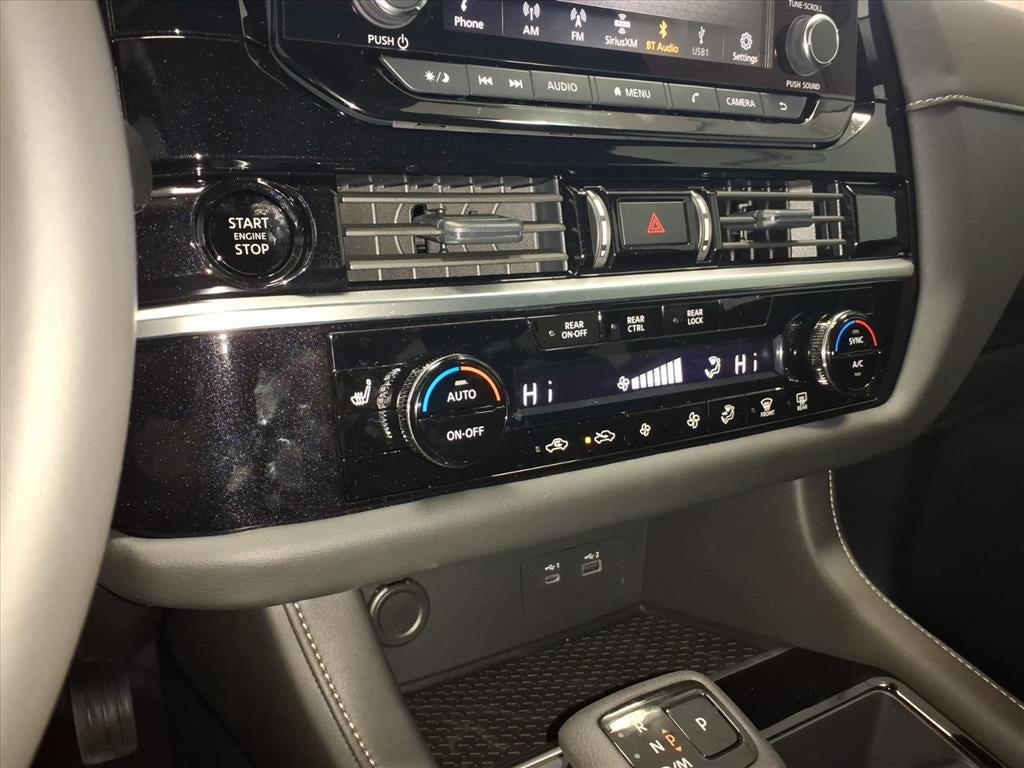 2025 Nissan Pathfinder SV