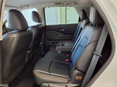 2023 Nissan Pathfinder SL, 4WD,