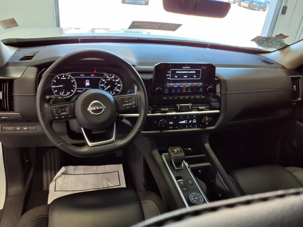 2023 Nissan Pathfinder SL, 4WD,