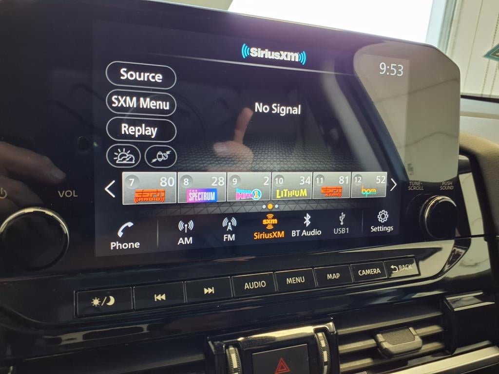 2023 Nissan Pathfinder SL, 4WD,