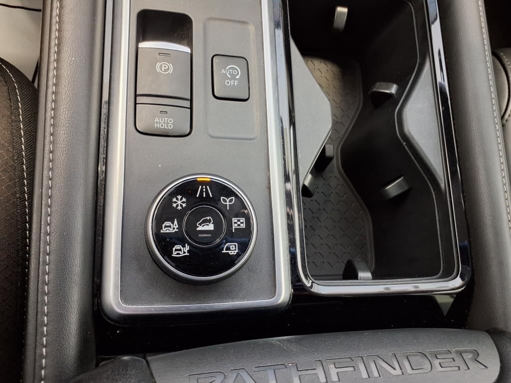 2023 Nissan Pathfinder SL, 4WD,