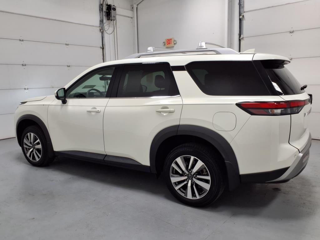 2023 Nissan Pathfinder SL, 4WD,